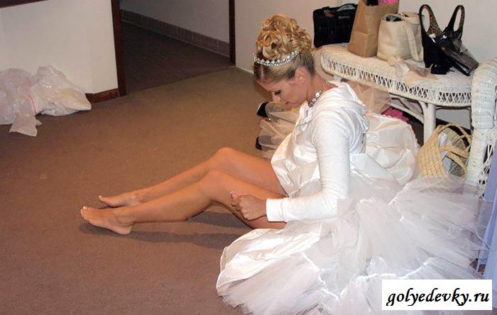 Искушение перед свадьбой в белых платьях 