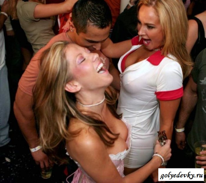 Приятные ракурсы на женские прелести