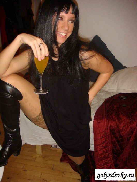 Развратница в чулках под алкоголем