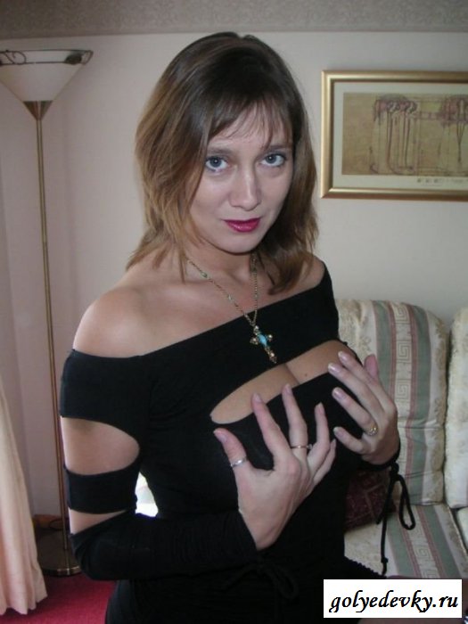 Вульгарная бабушка сверкает трусиками