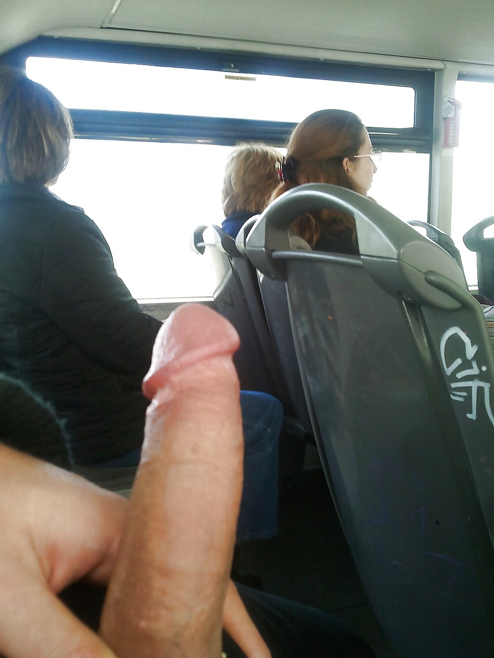 Голые мужчины одетые женщины