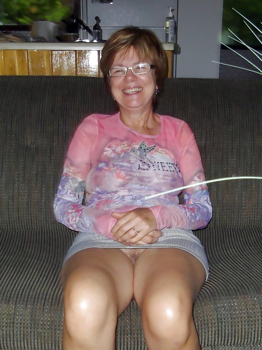 Взрослые женщины без трусиков