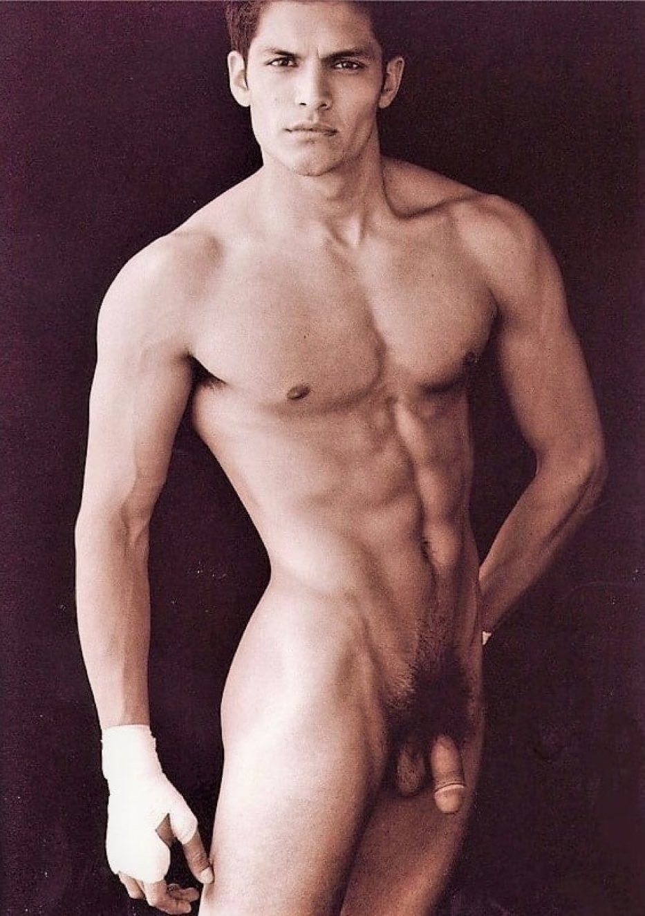 Николас Гонзалес голый