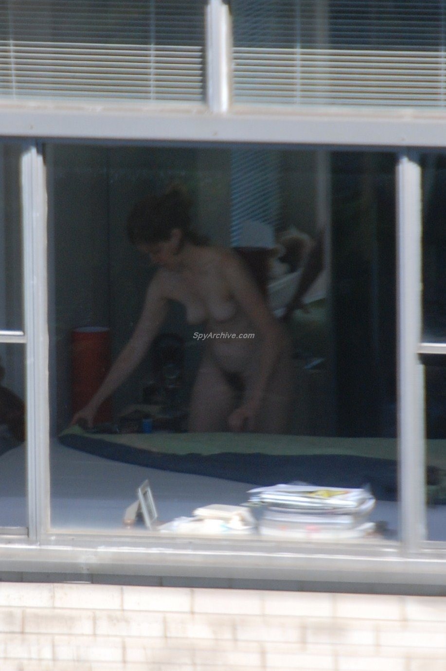 Подглядел в окно порно (41 фото)