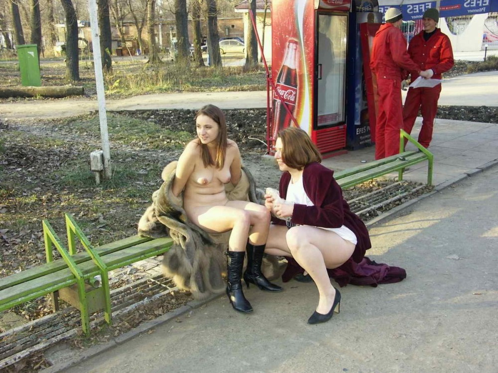 Мастурбация в публичном месте