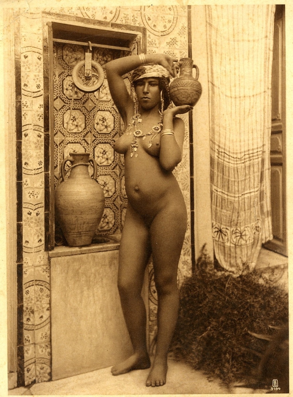 Ebony Ayes американская порноактриса