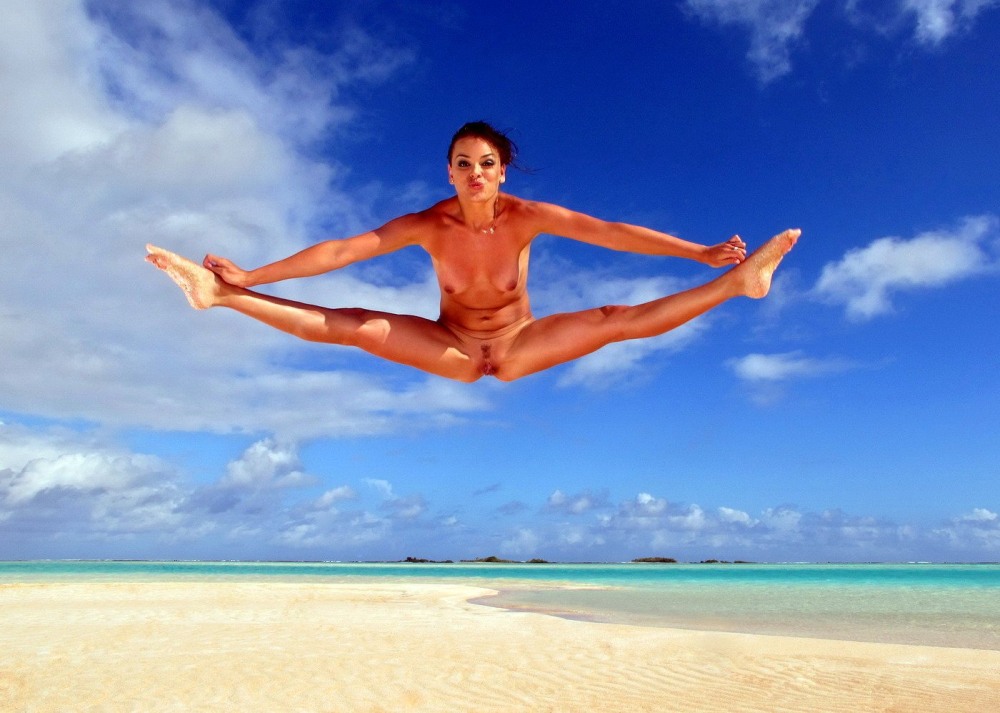 Голые прыгуны в воду