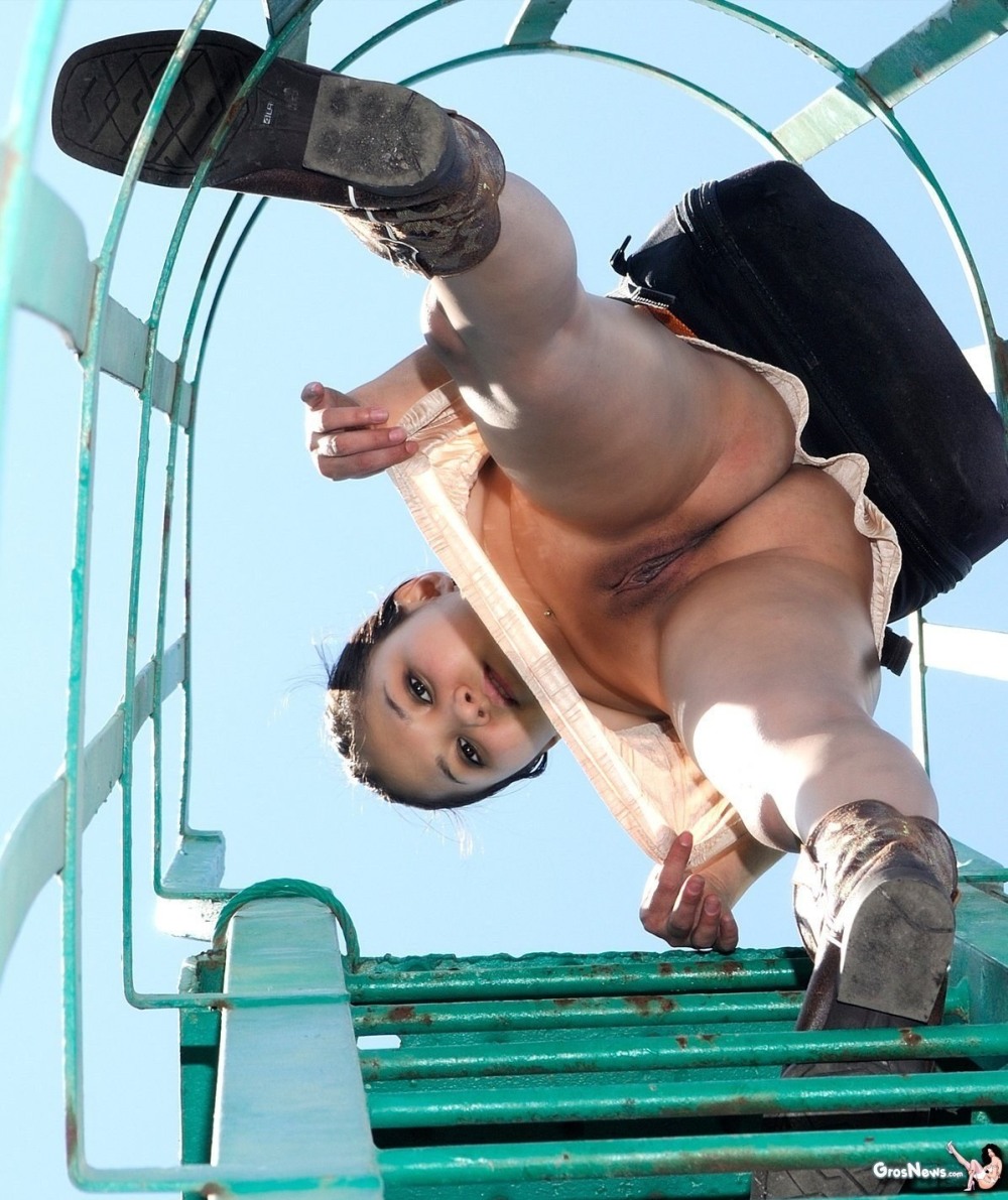 Пьяные девушки без трусиков