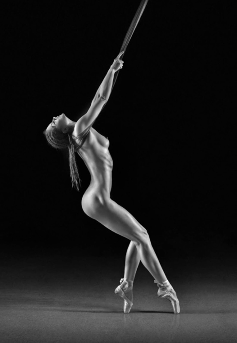 Голые цирковые акробатки