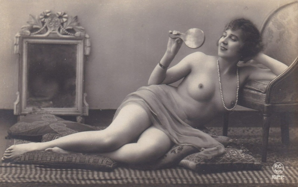 Голые женщины в прошлом