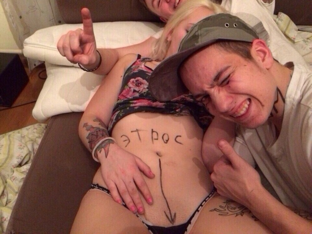 Пьяные девки раздеваются