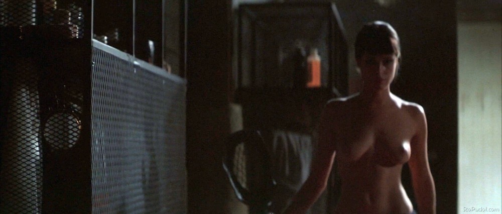 Ребекка Ромейн в купальнике 1995