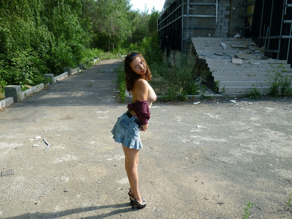 Голенькая Юлька частное ню