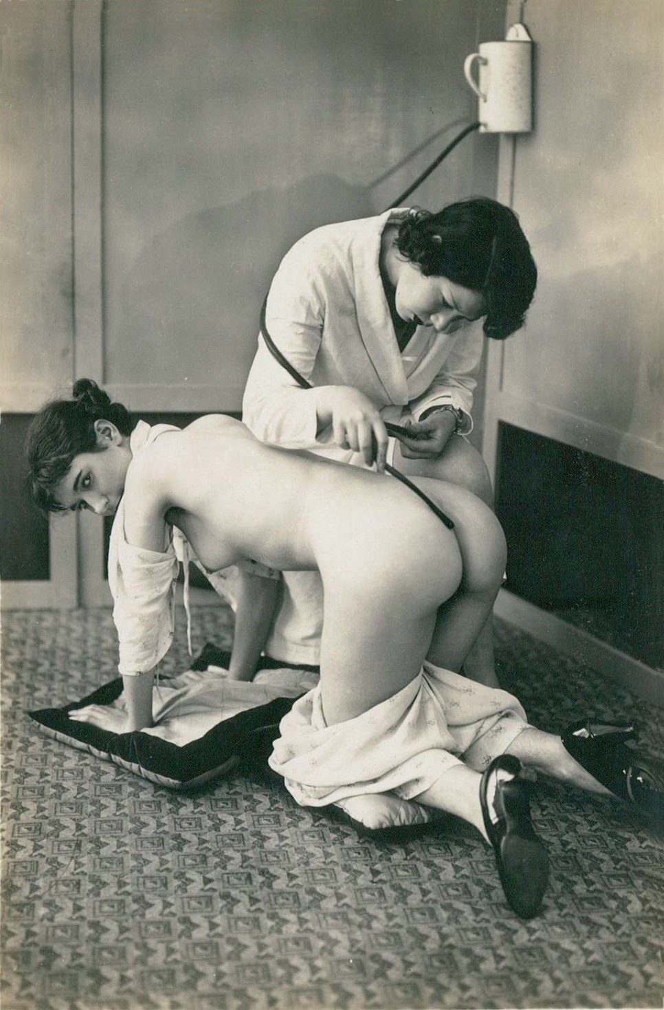 Эротическая клизма девушке