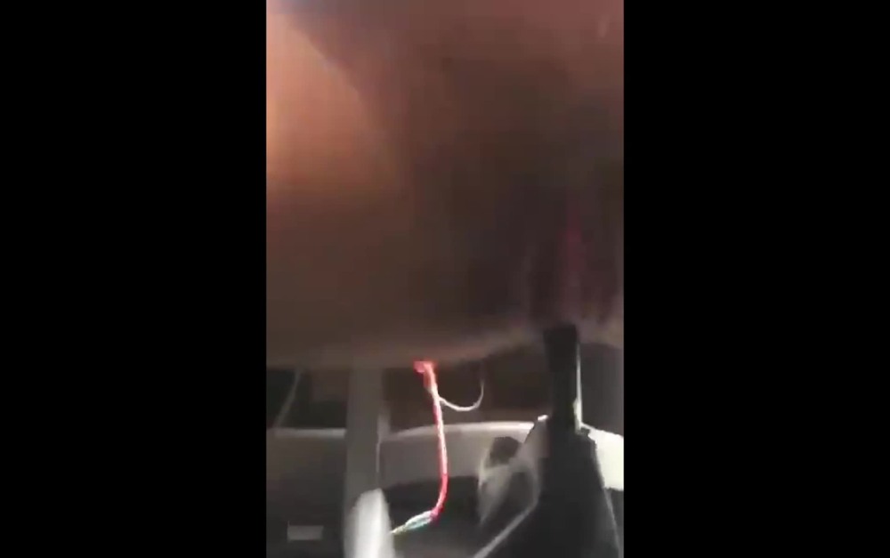 Женская мастурбация в машине