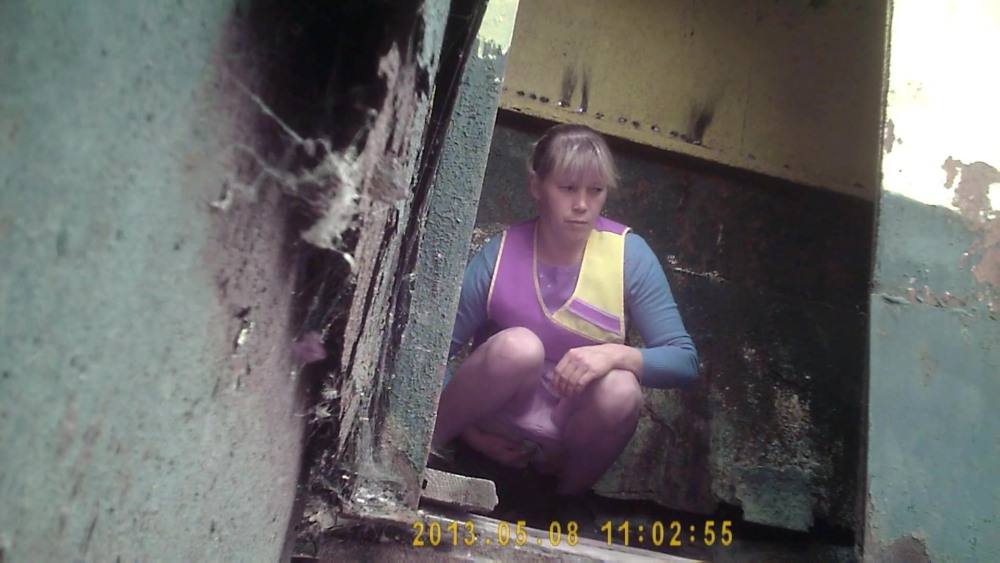 Скрытая камера в туалете поезда