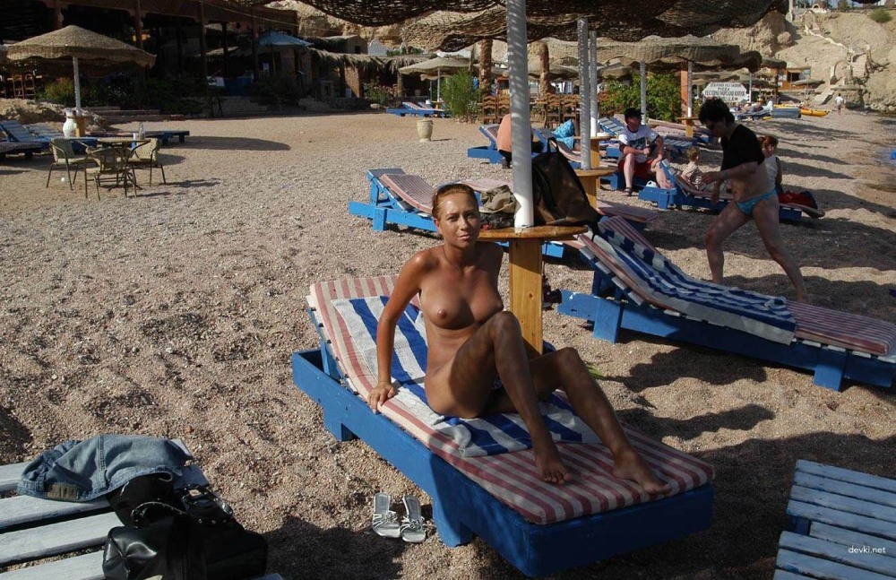 Голые отдыхающие в отеле