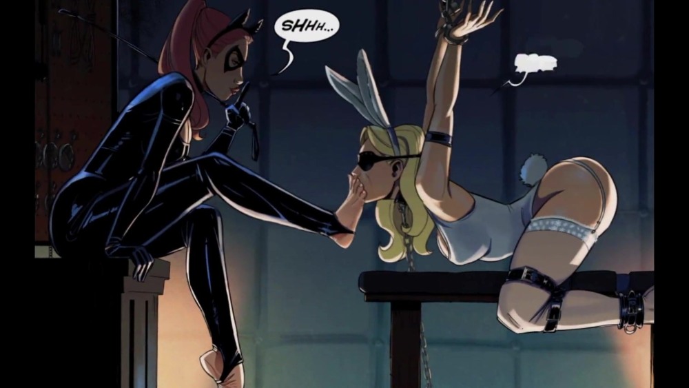 Голые женщины в пыточной