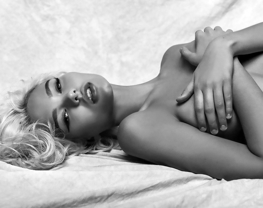 Алеся Кафельникова голая грудь