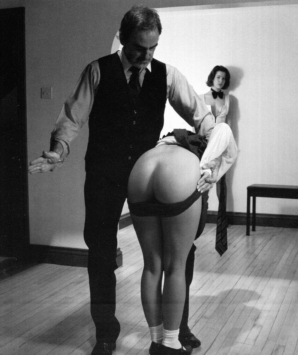 Порка по голой заднице