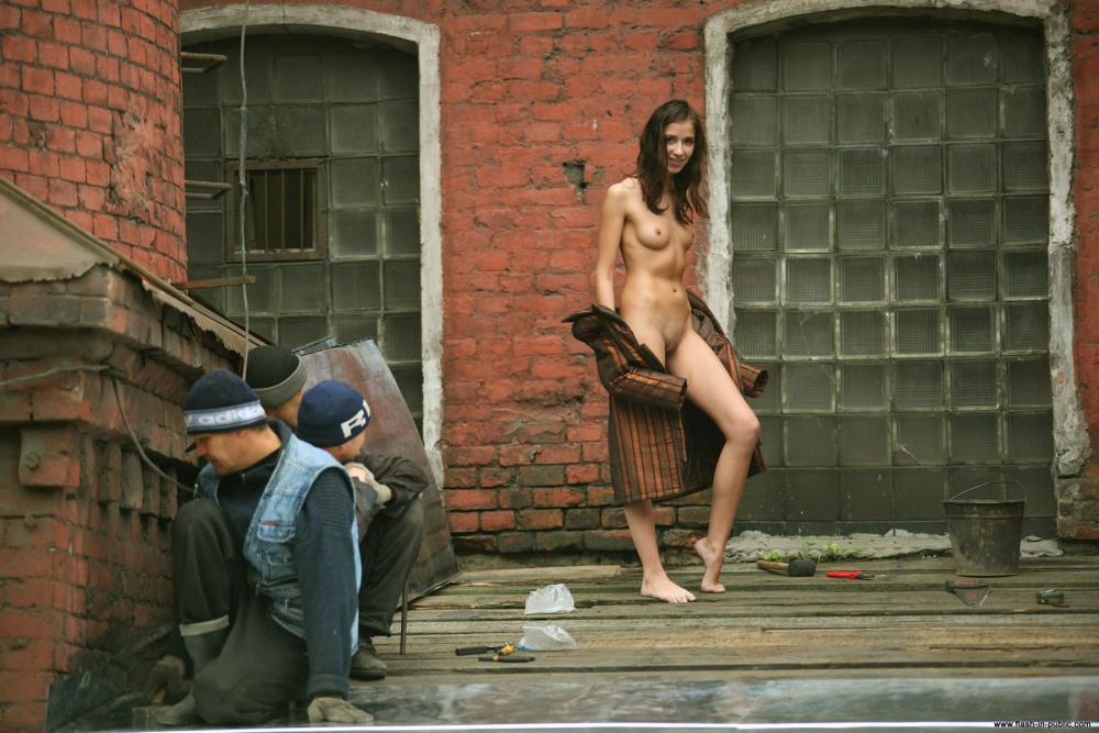 Групповой трах на улице