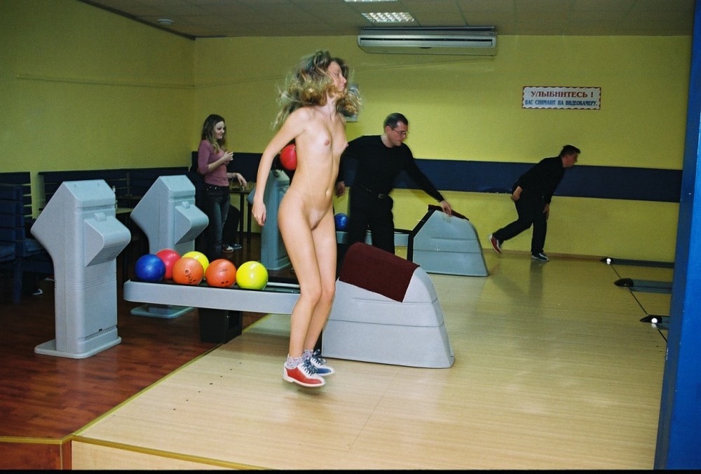 Девки,которые разделись на спор