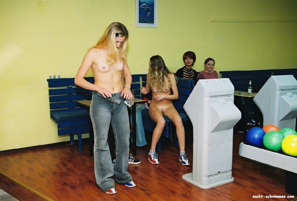 Боулинг на раздевание догола