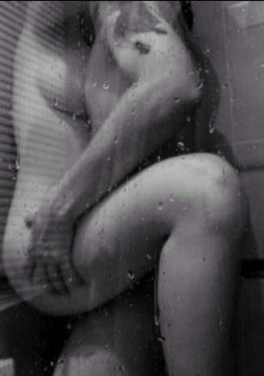 Трах красоток в душевой