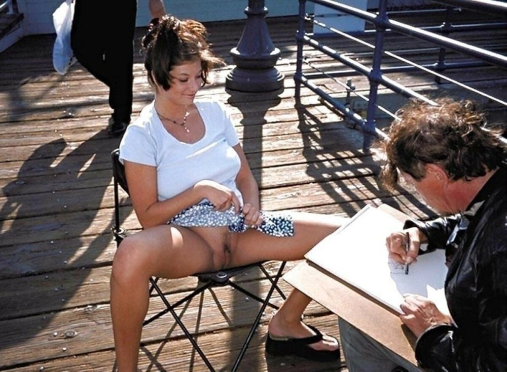 Жена без трусиков на публике