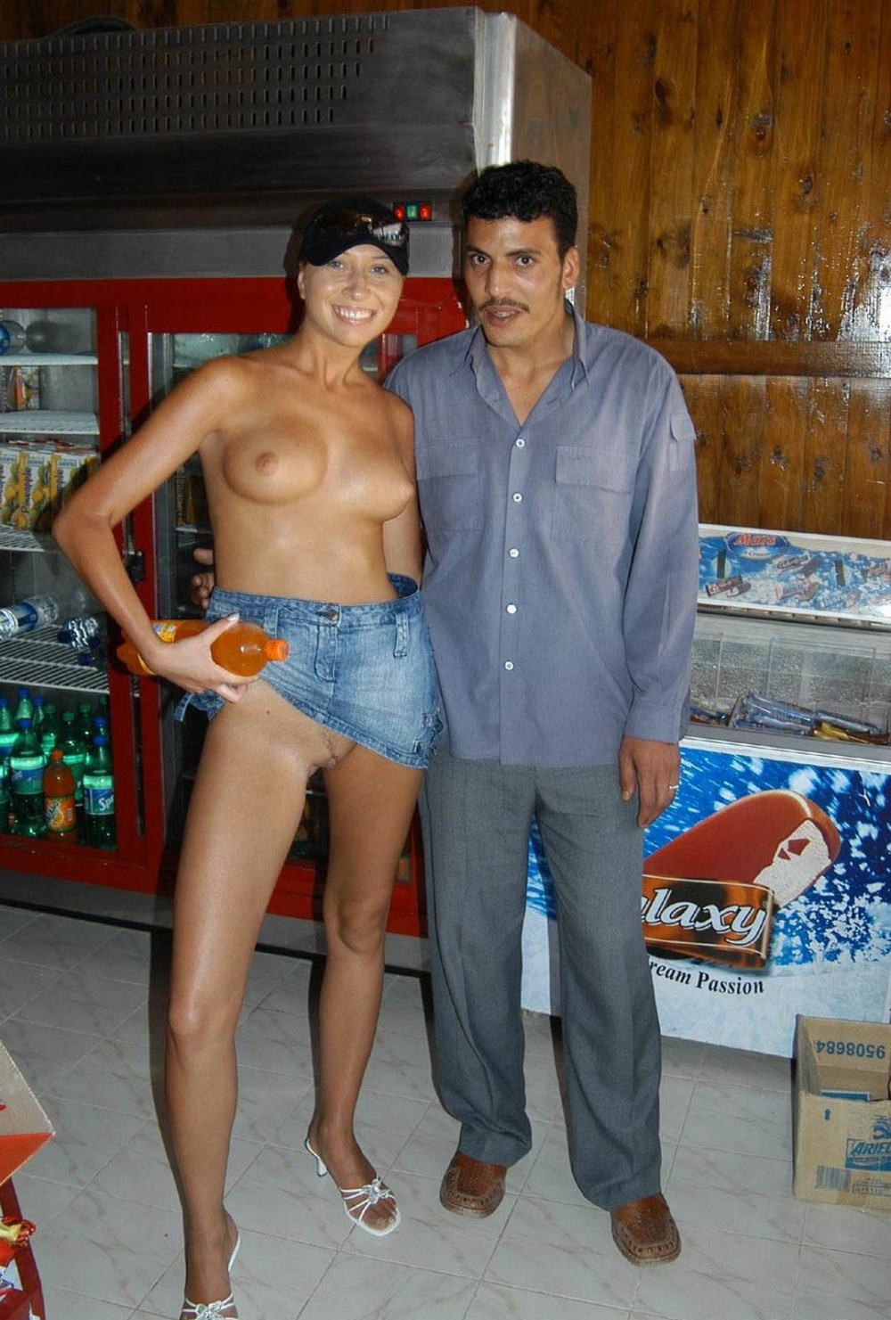 Голая жена на курорте частное