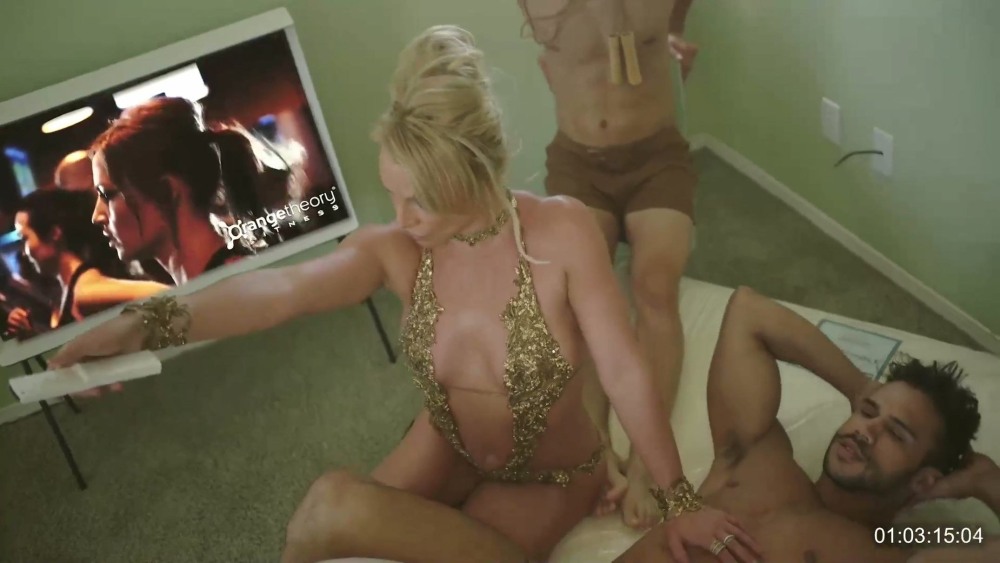 Бритни Спирс голенькая