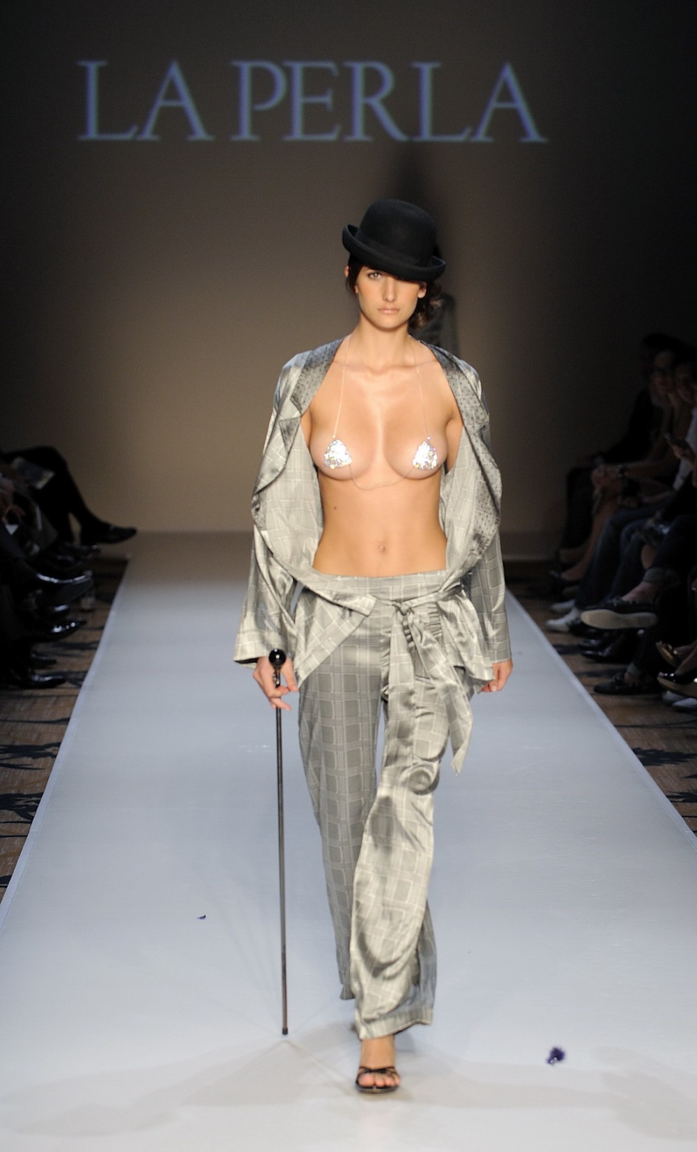 Чарли Ле Минду Charlie le naked