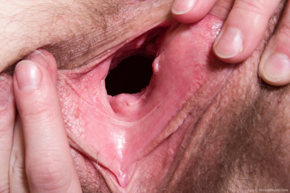 Внутри влагалища крупно