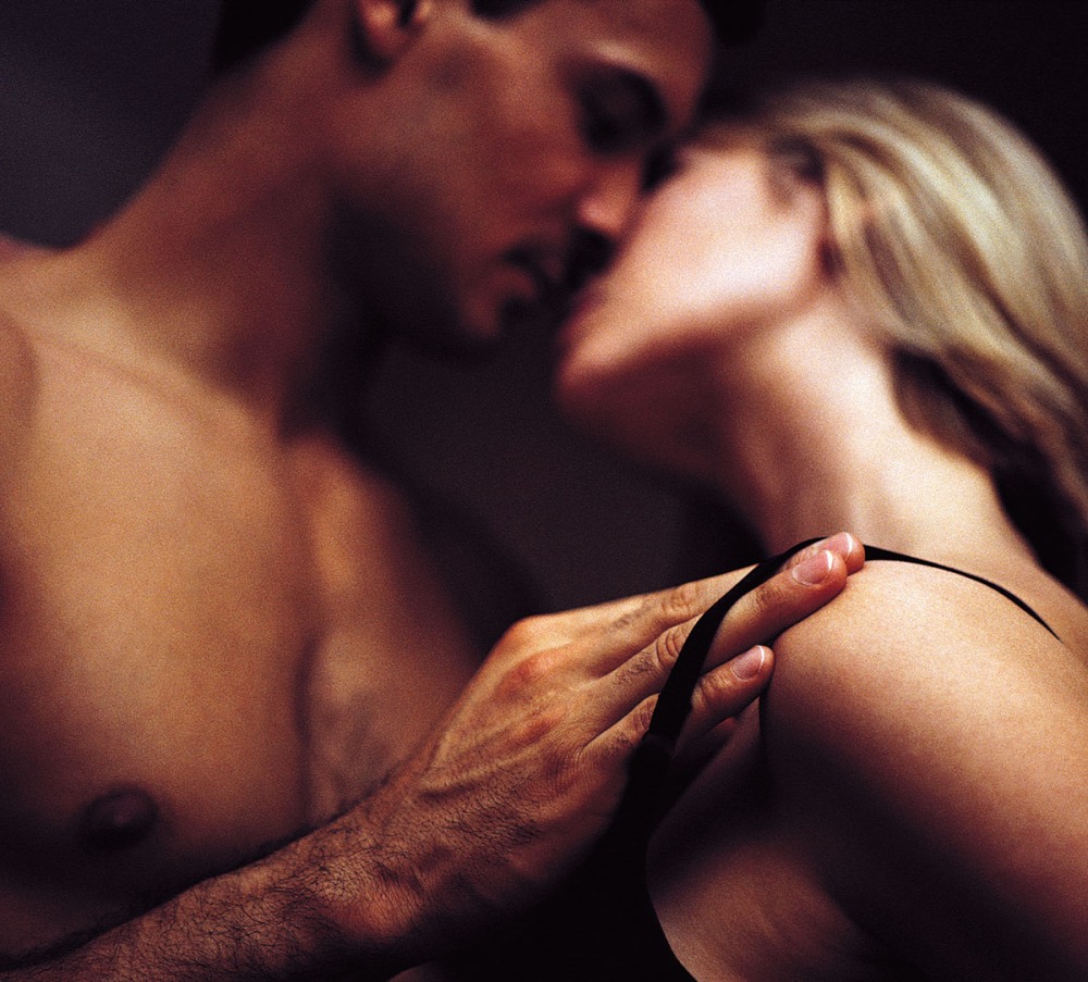 Поза ноги на плечах у мужчины