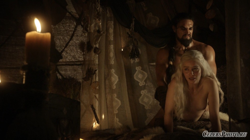 Эмилия Кларк и Джейсон Момоа постельные сцены