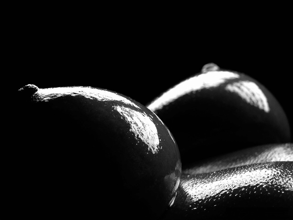 Черно белые эротические фотографии