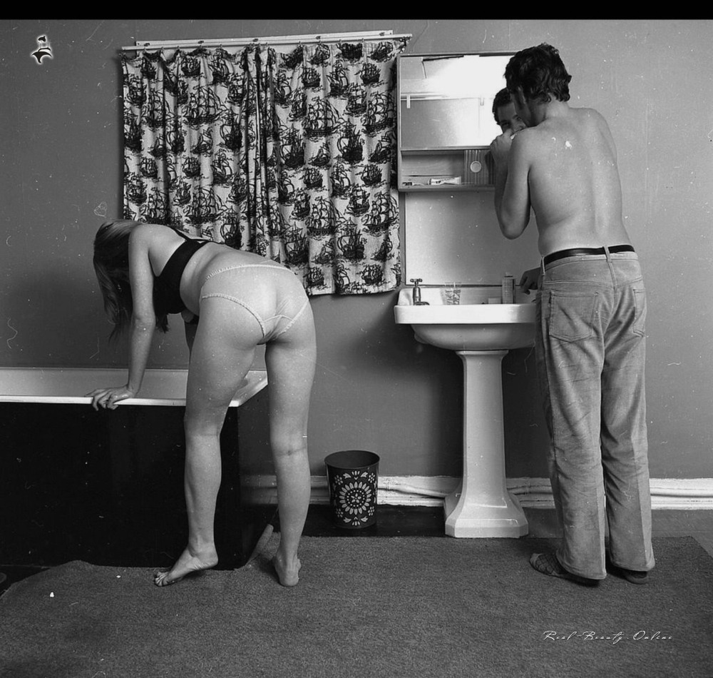 Ню в домашней обстановке