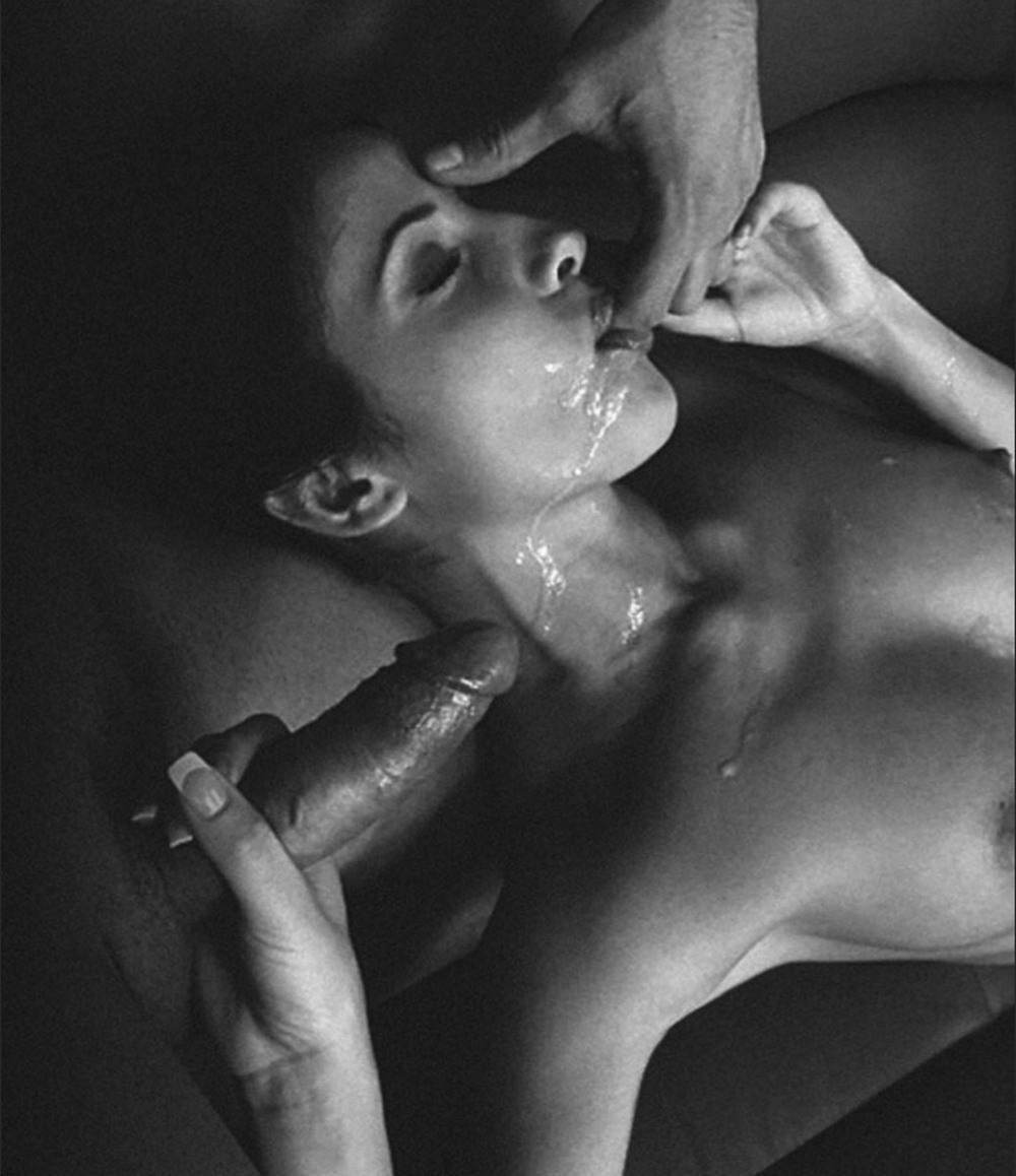 Девушку жестко выебали в рот