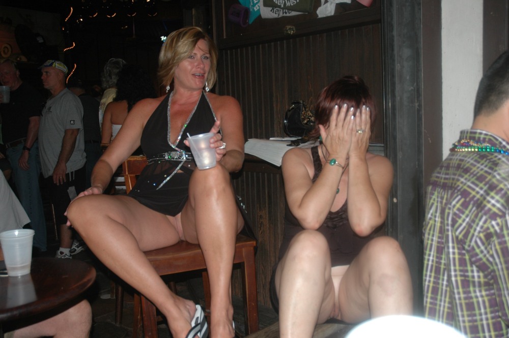 Дамы без трусов подсмотренное