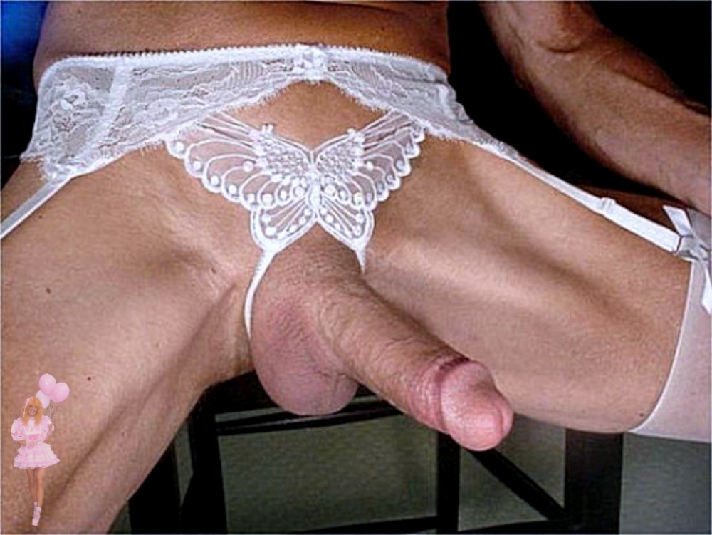 Мужик в белых чулках и стрингах и член торчит