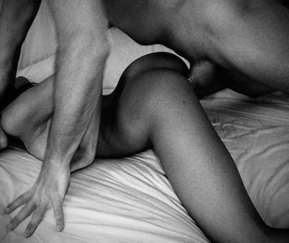 Эро девушка в жестких позах