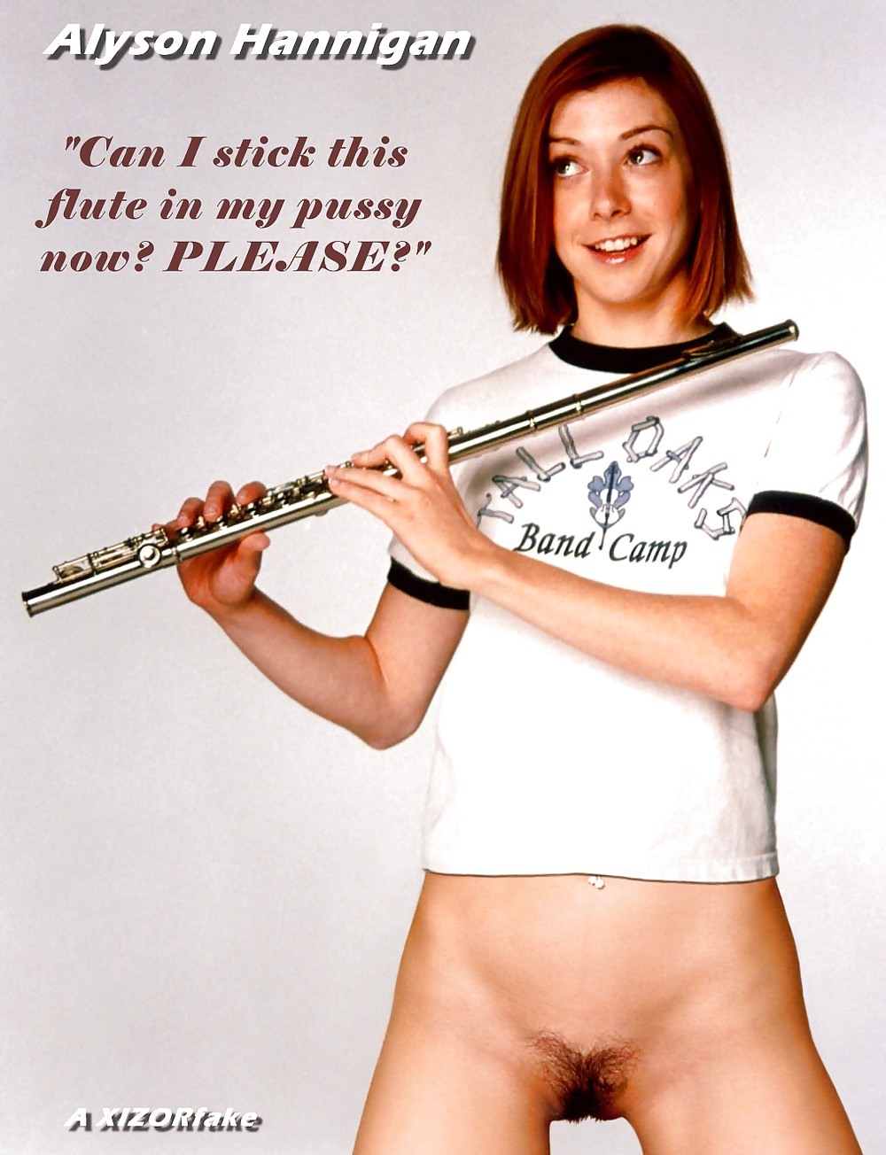 Учит играть на пианино без трусов