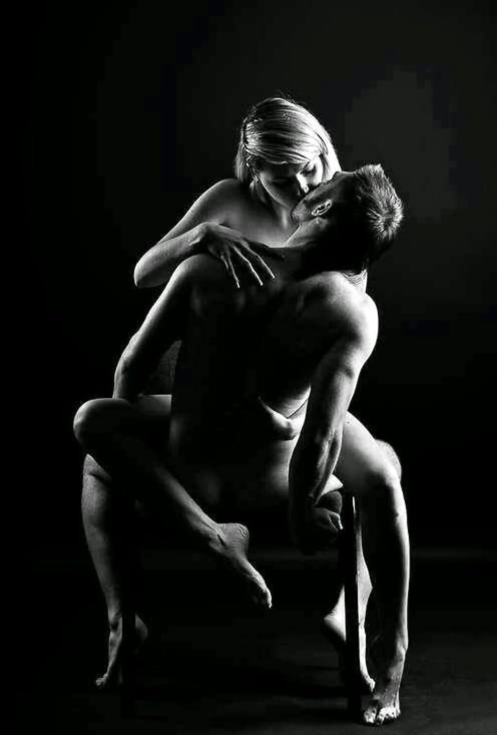 Эротическая фотосессия пары