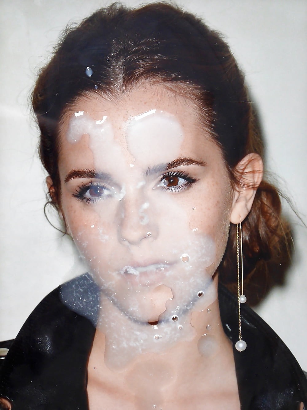 Два члена кончают на сиськи