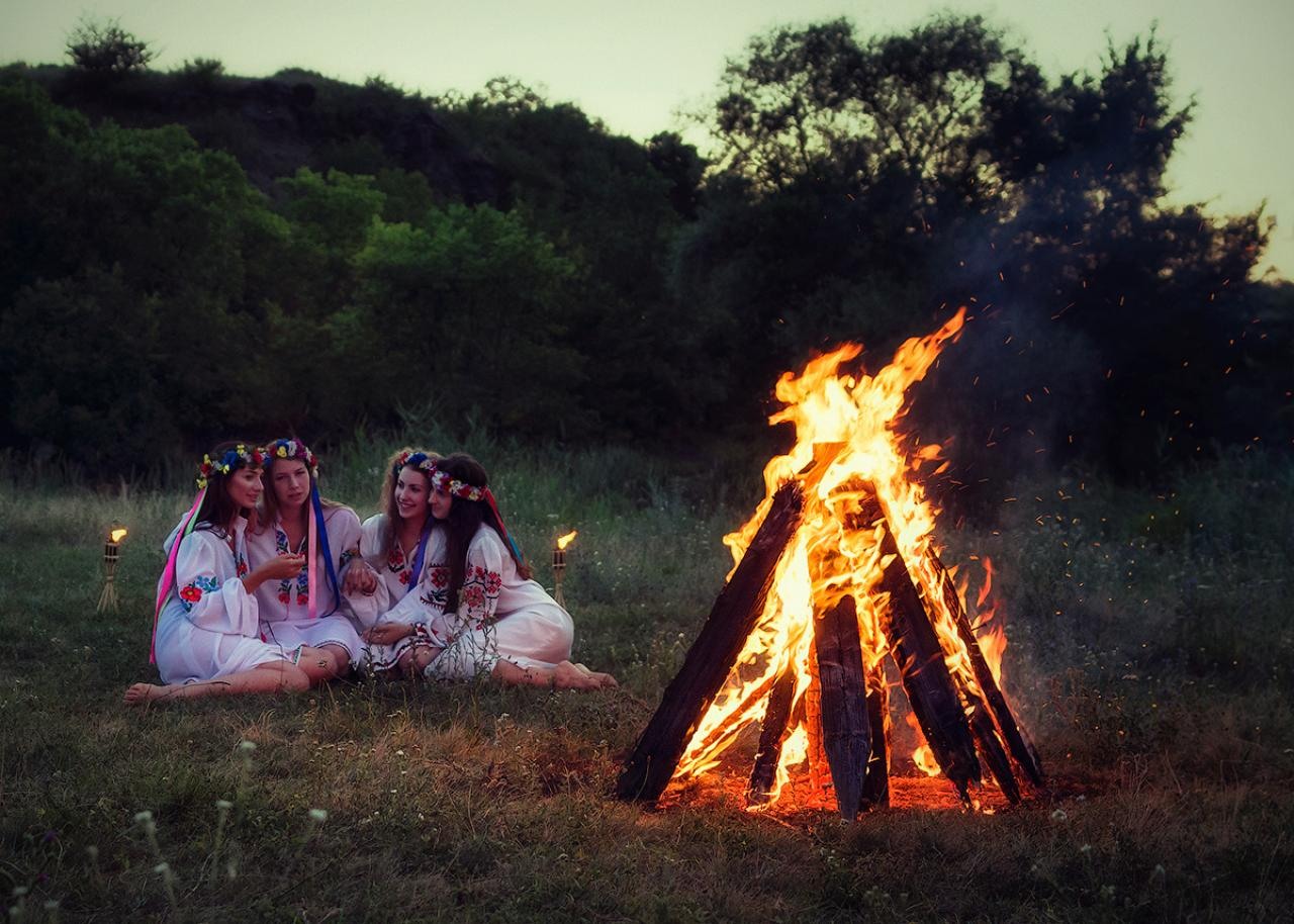 Купала праздник. Иван Купала. С праздником Ивана Купала. Праздник Ивана Купала костер. Праздник Ивана Купалы на Украине.