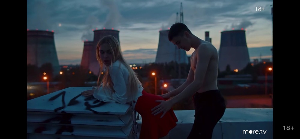 Сцена на крыше Лена и Фил