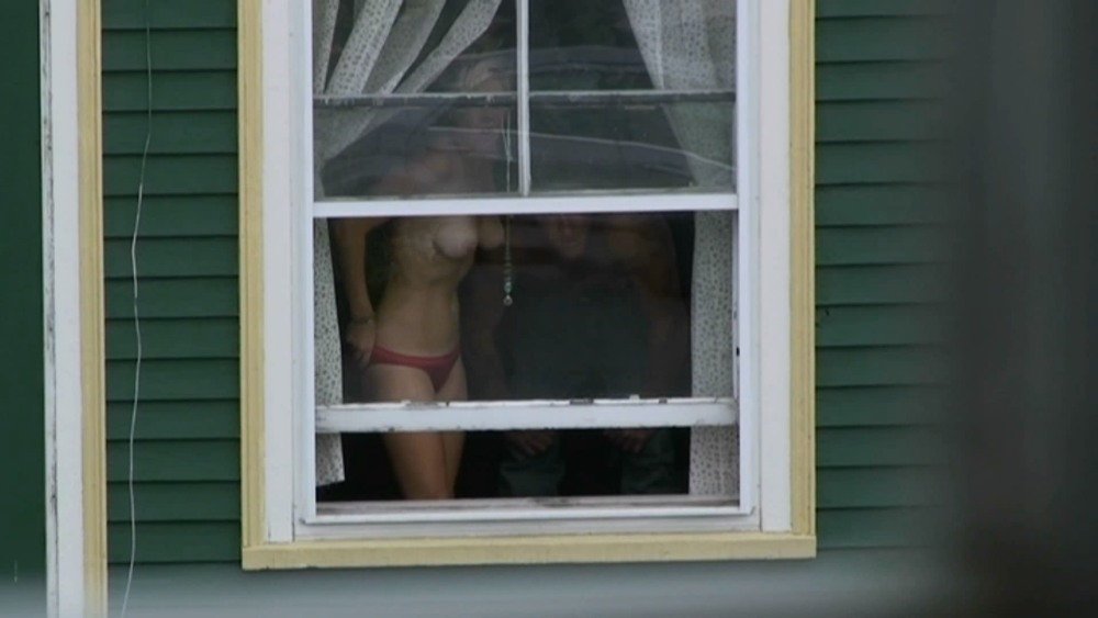 Голая соседка в окне напротив порно видео на укатлант.рф