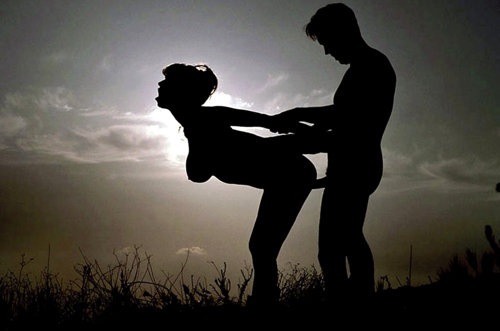 Влюбленные пары на море