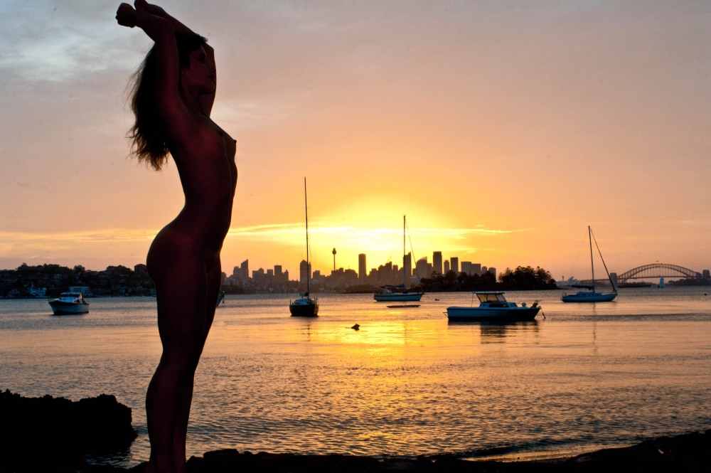 Красивые девушки голышом на закате