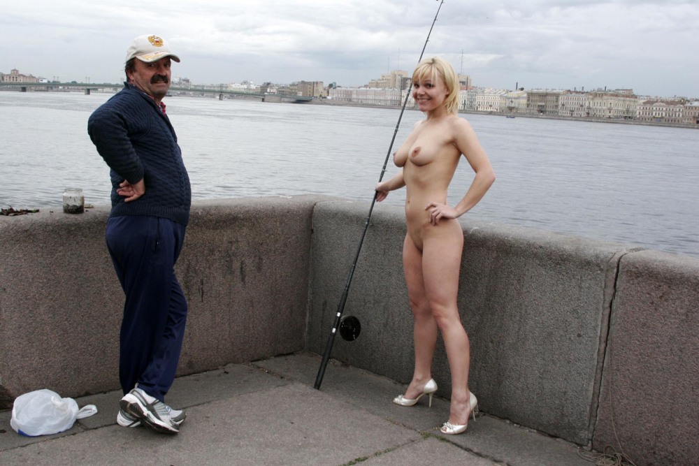 Голые блондинки на поводке